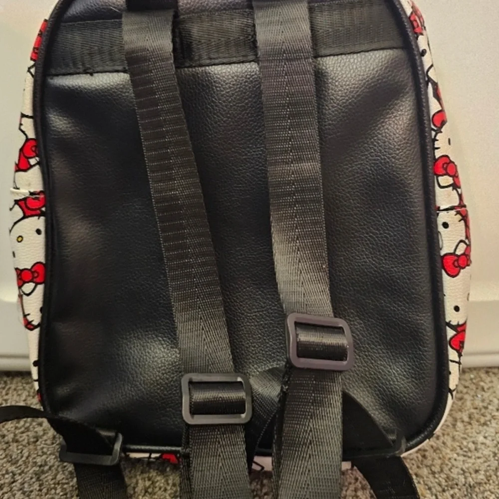2 pcs Hello Kitty backpack and Wallet